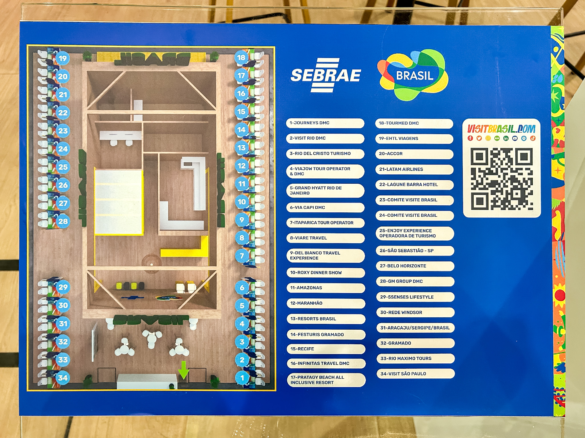 No estande da Embratur há um mapa apresentando todos os seus coexpositores No estande da Embratur há um mapa apresentando todos os seus coexpositores