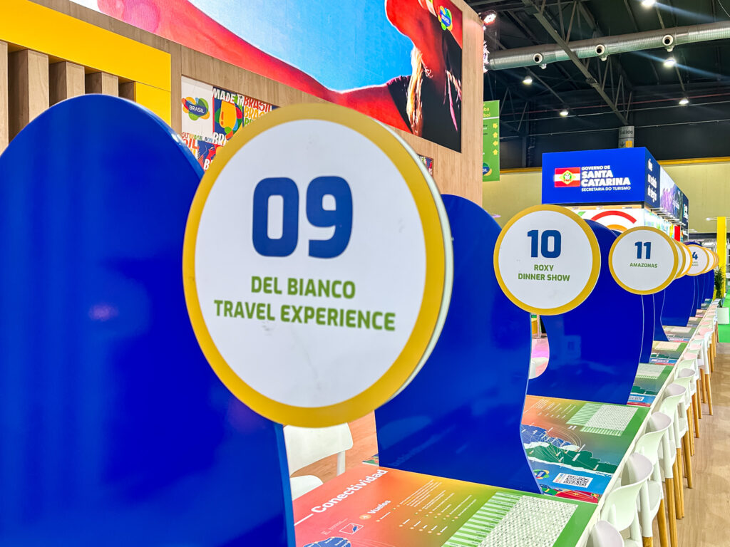 O Del Bianco Travel Experience e o Roxy Dinner Show estão expondo no estande da Embratur