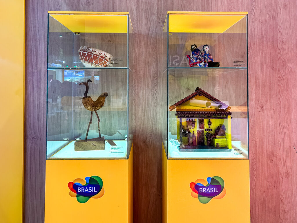 O estande da Embratur conta com uma área de exposição