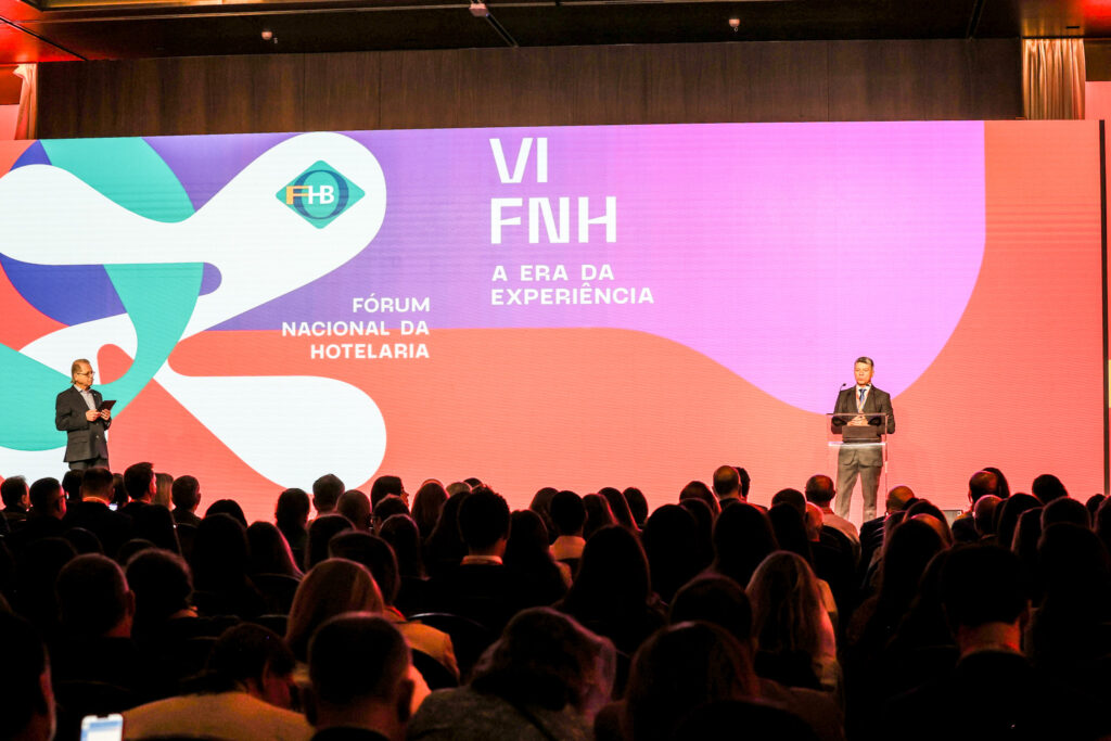 Orlando Souza e Beto Caputo durante abertura do Fórum Nacional da Hotelaria