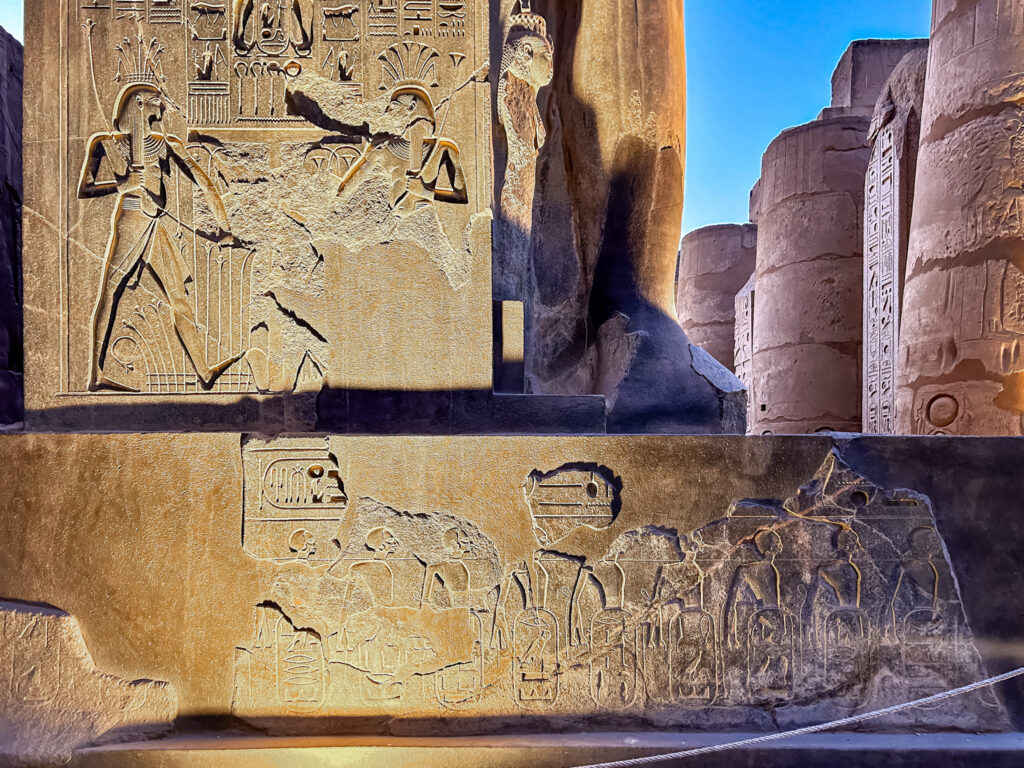 Os hieróglifos contam a história de Ramsés II