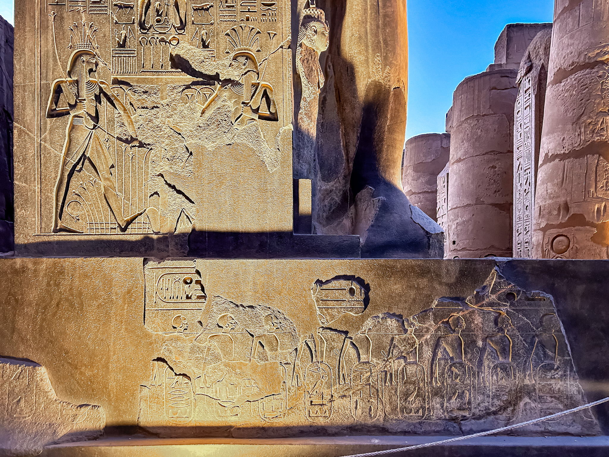 Os hieróglifos contam a história de Ramsés II Os hieróglifos contam a história de Ramsés II