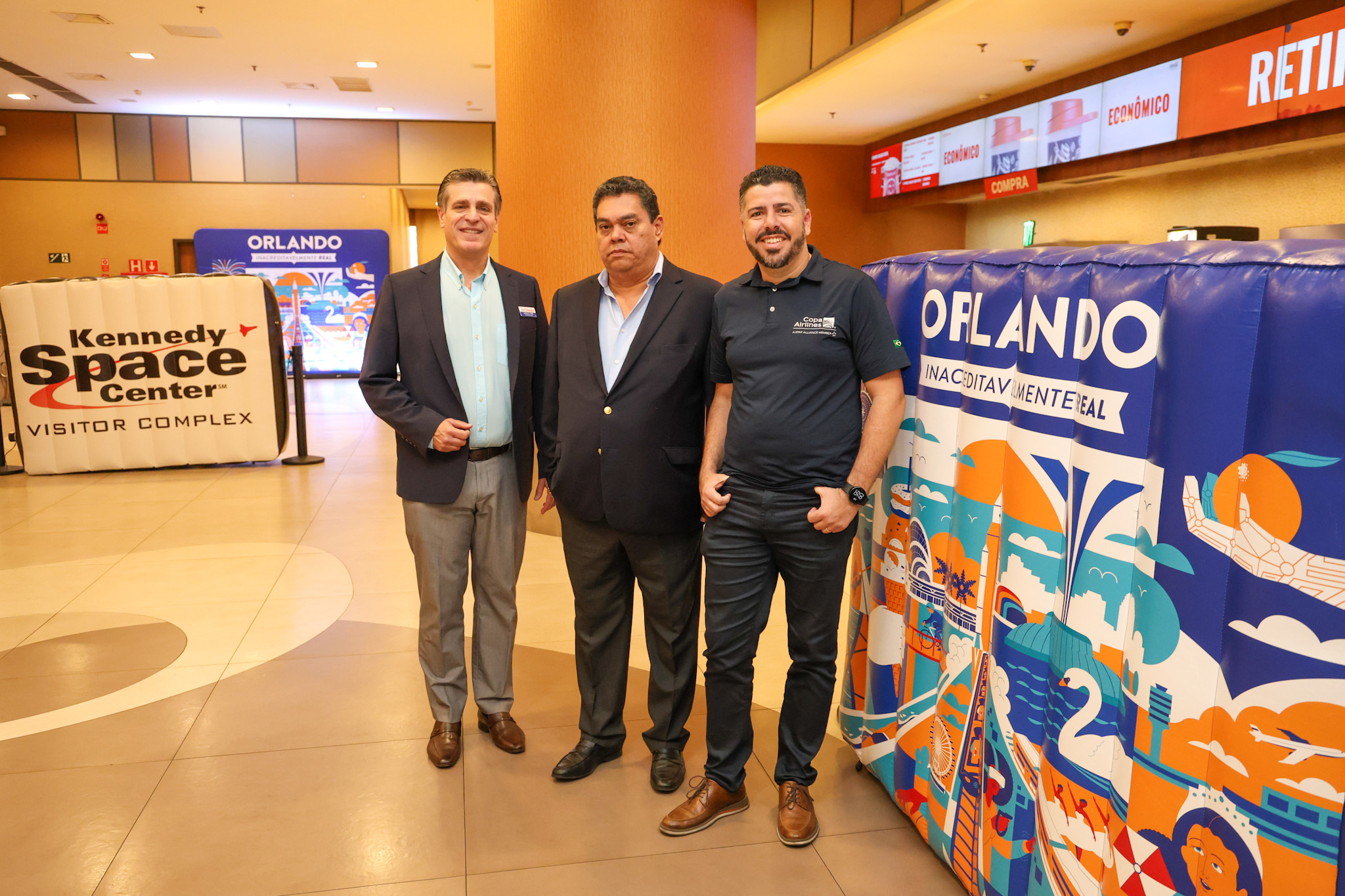 Patrick Yvars, do Visit Orlando, Victor Manjares, CEO do Kennedy Space Center e Raphael de Lucca, da Copa Airlines