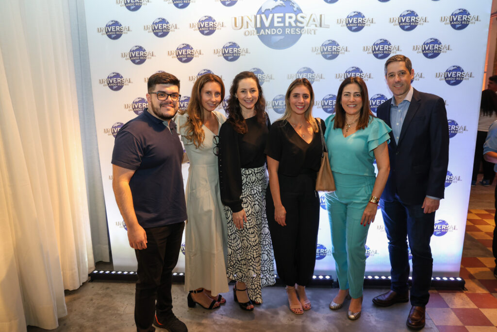 Paulo Biondo, Paula Rorato e Paula Miolaro, da CVC Corp, com Juliana Pisani, Gabriella Cavalheiro e Marco Paes de Barros, da Universal Destinations