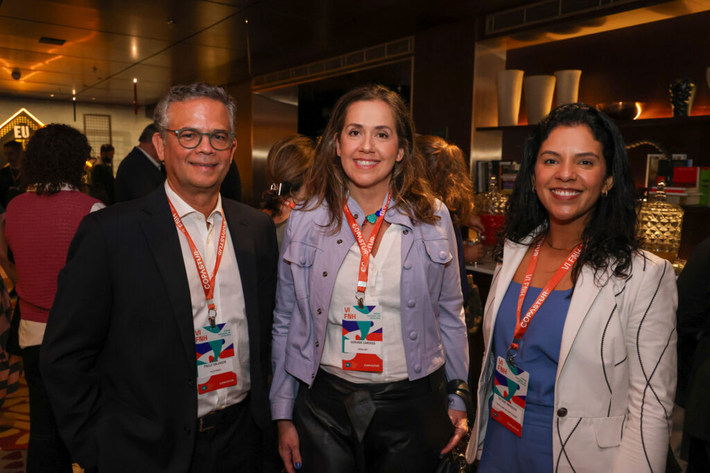 Paulo Salvador, palestrante, Adriana Cardoso, da Cromo e Tatiane Marques, da TM