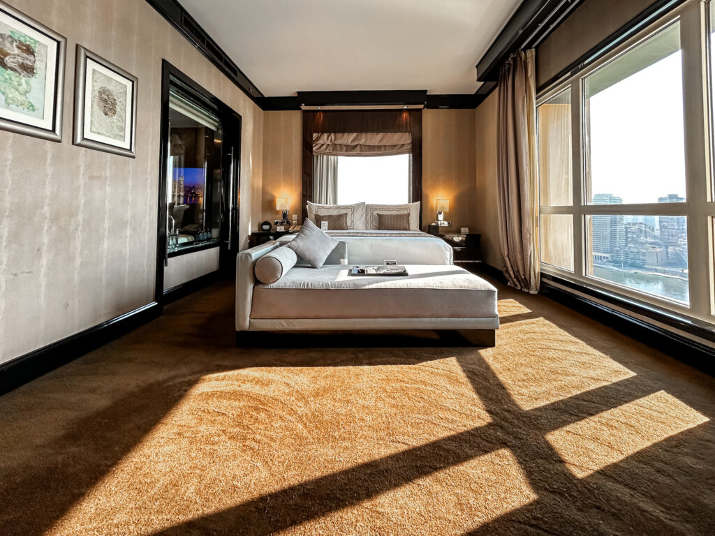 Quarto da Deluxe Master Suite do Fairmont Nile City Hotel