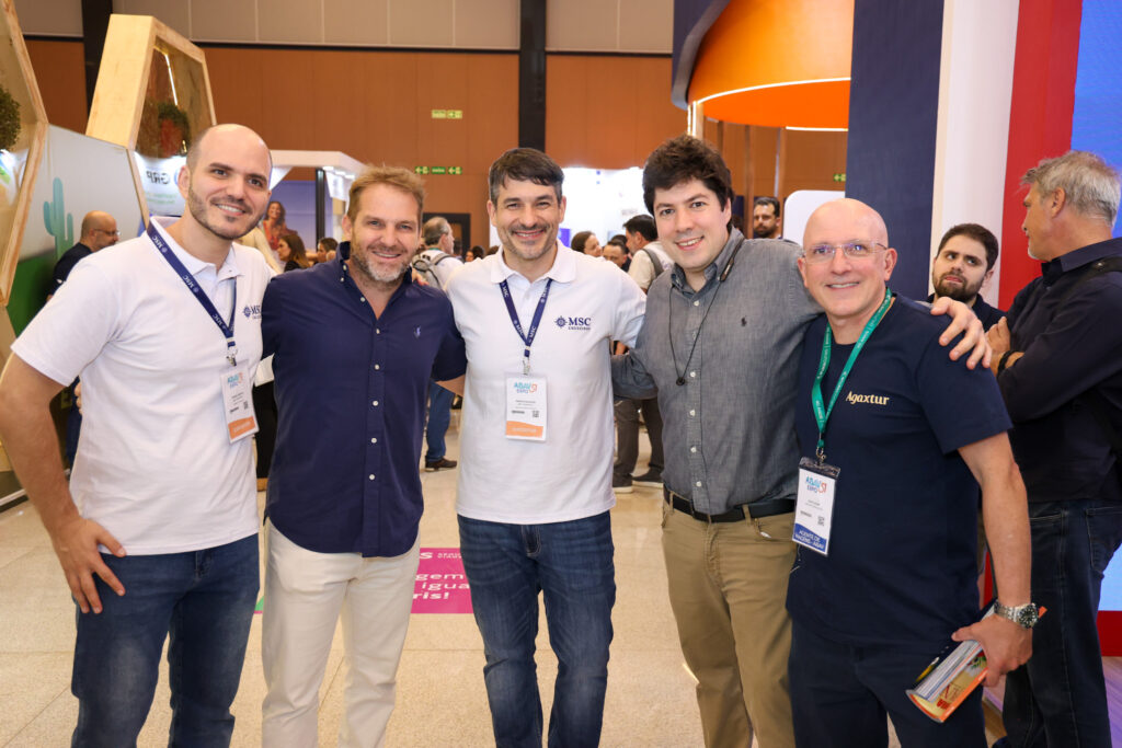 Rafael Grosso, da MSC Cruzeiros, Luís Vieira, da Krozze, Ignácio Palacios, da MSC Cruzeiros, Paulo Papoy, da Krozze, e Aldo Leone, da Agaxtur