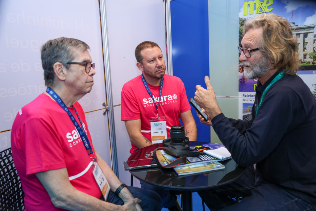 Rafael Masgrau, do M&E, entrevistou Cássio Oliveira e Wagner Chaves, da Sakura