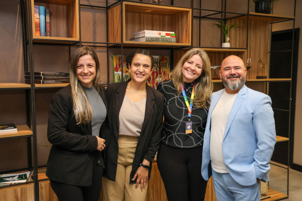 Renata Maitan e Renata Laus, da Befly, entre Sheila Fontana e Murilo Cassino, da ITA Airways