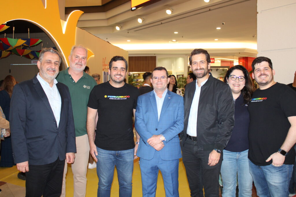 Representantes da Agaxtur, Luck, Empetur, Trend e CVC durante o evento