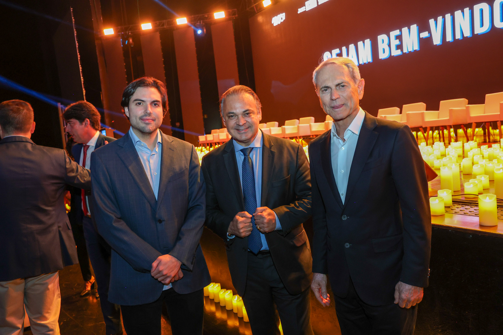 Roberto de Lucena, secretário de Turismo de São Paulo, entre André Octávio Kubitschek e Paulo Octávio, do Plaza Brasília Hotéis