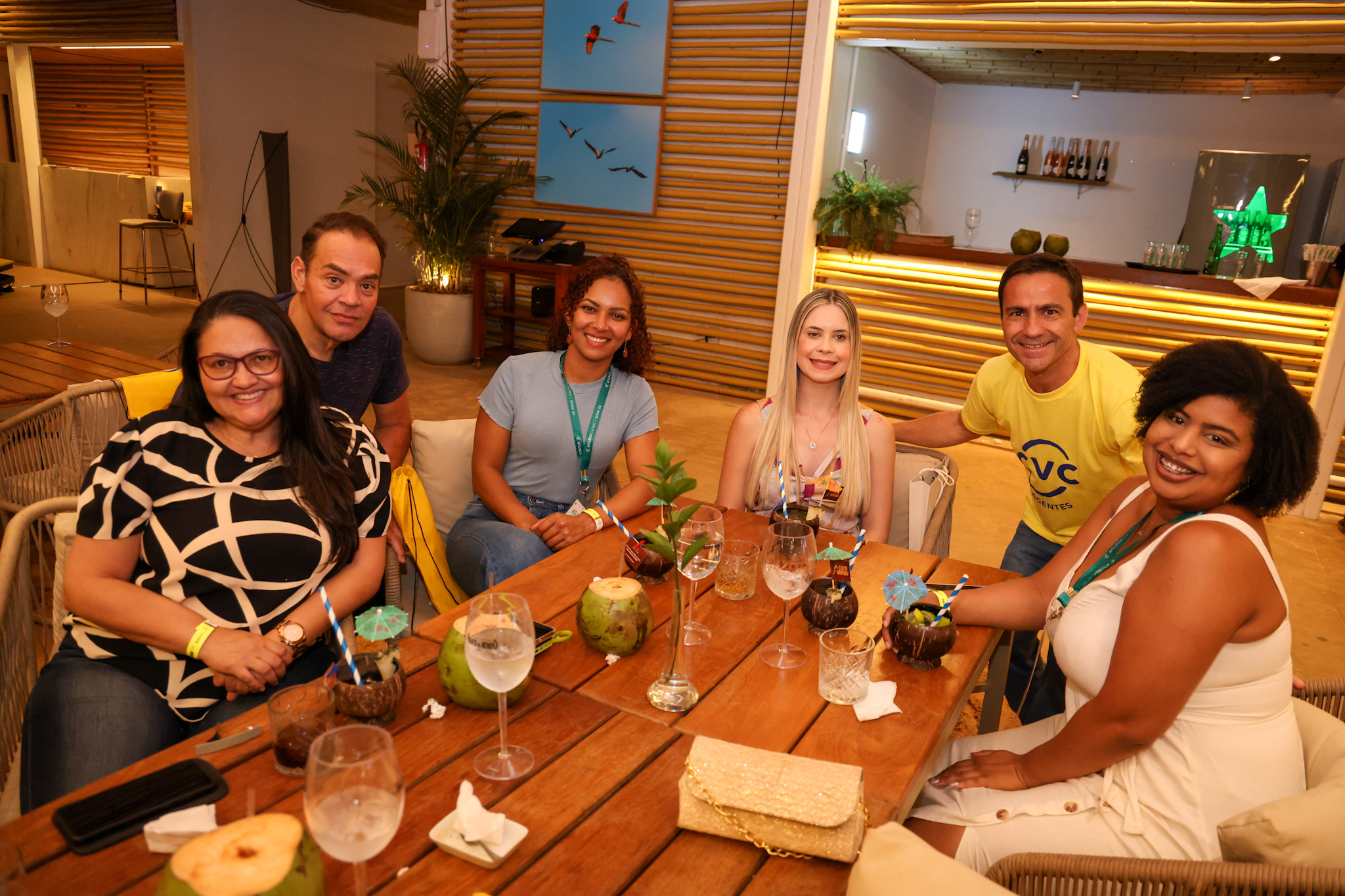 Rogério Mendes, da CVC Agentes, entre Alan Hanu e Luciana Hanu, da Osana Tur, Aline Ribeiro, da Conectar Turismo, Bruna Barbi e Raquel Farias, da Flash Tur Rogério Mendes, da CVC Agentes, entre Alan Hanu e Luciana Hanu, da Osana Tur, Aline Ribeiro, da Conectar Turismo, Bruna Barbi e Raquel Farias, da Flash Tur
