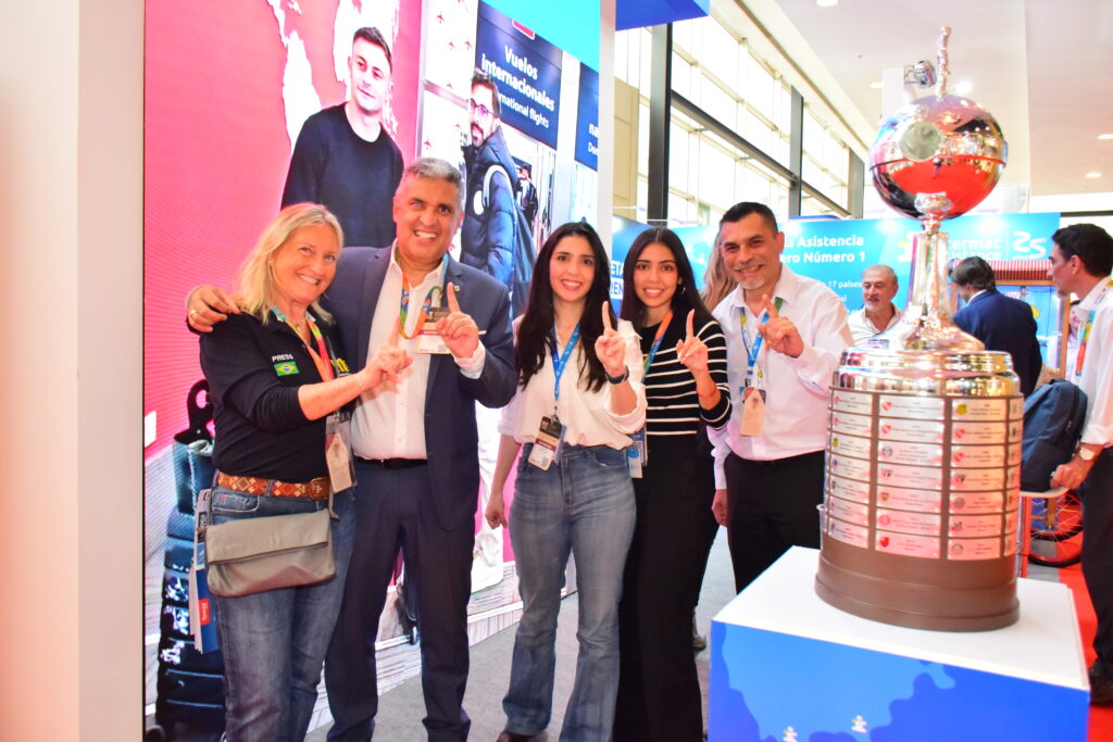 Rosa Masgrau do M&E com a equipe da Intermac Assitance