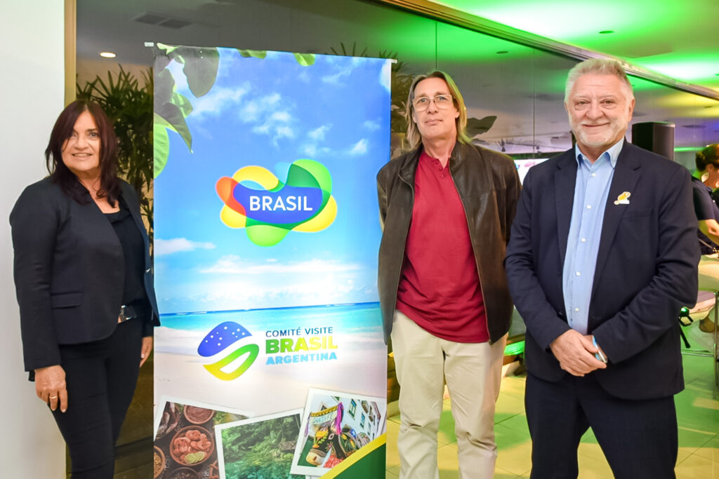 Roxana Ruiz, do Mediterrânea Turismo, Fabian Heuclin, da Interlands e Elias Walter, da Halifax Viajes