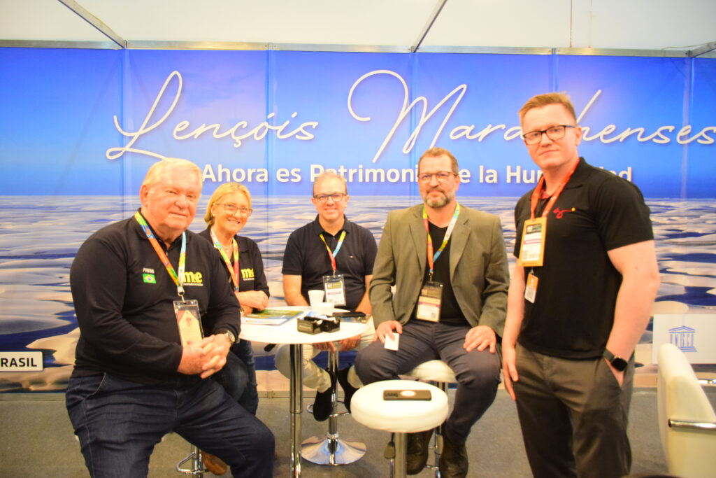 Roy Taylor e Rosa Masgrau, do M&E com Marcelo Martini, da Setur-PR, Eduardo Aguiar, do Viaje Paraná e Leonardo Segantin, CEO da EZLink