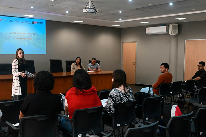Setur-SP forma nova turma de estudantes no projeto "Construindo o Futuro" 1 Setur SP capacita estudantes Setur-SP forma nova turma de estudantes no projeto "Construindo o Futuro"