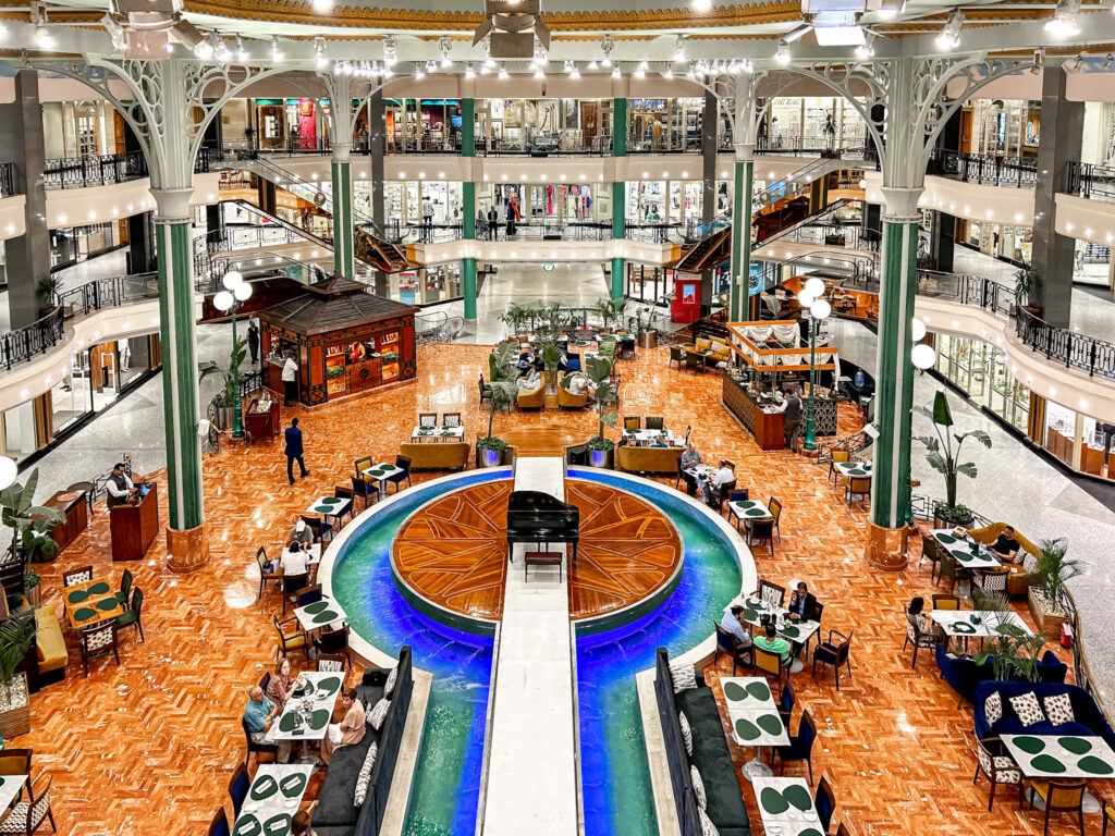 Shopping dentro do hotel Four Seasons First Residence