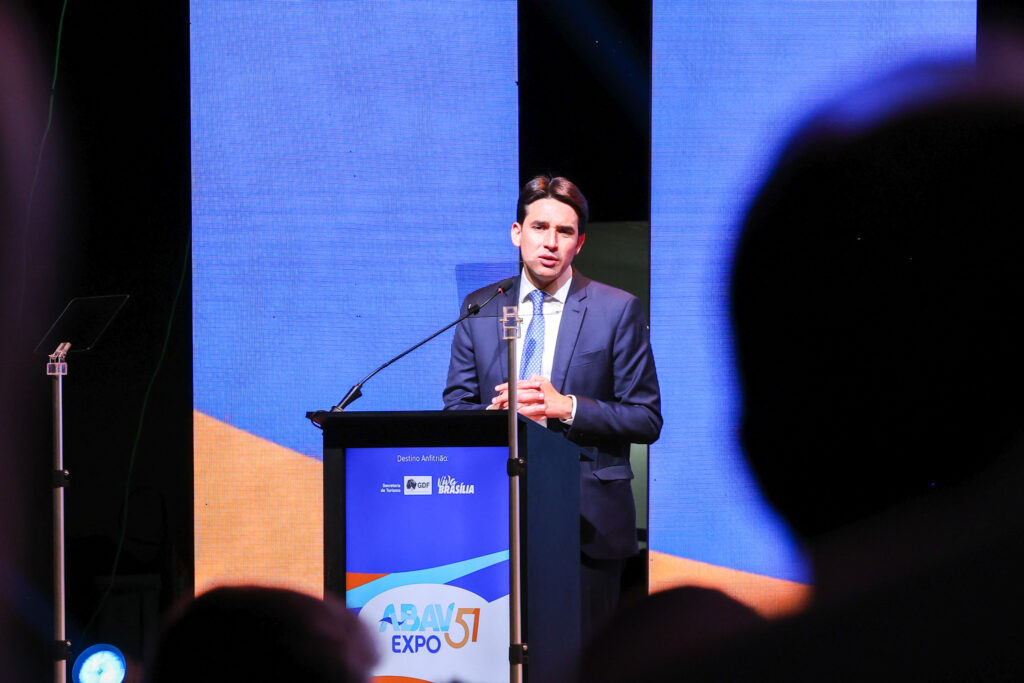 Silvio Costa Filho, ministro de Portos e Aeroportos, durante abertura da Abav Expo