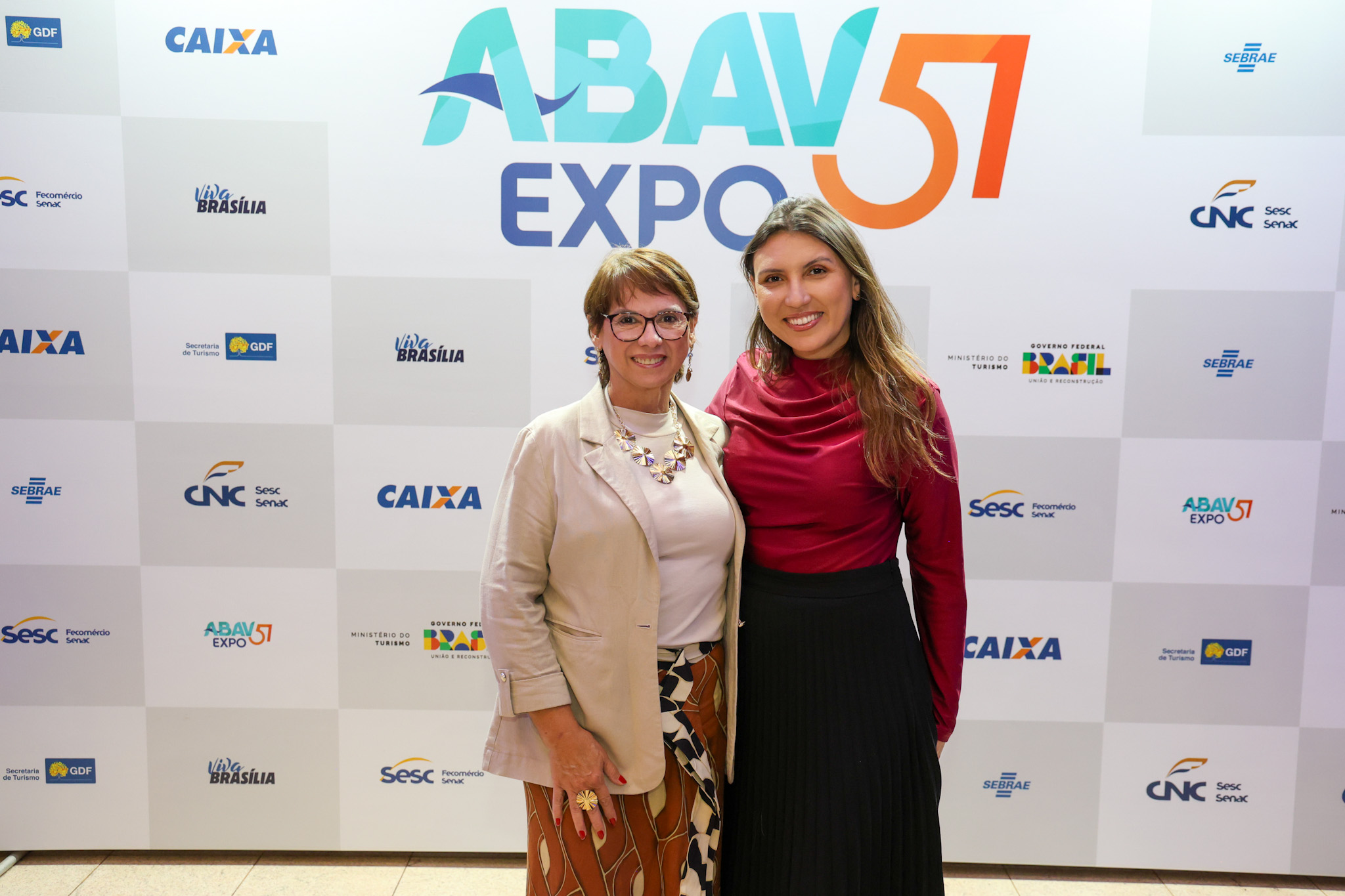 Solange Portela, secretária de Turismo do Rio Grande do Norte, e Ana Carla, do MTur Solange Portela, secretária de Turismo do Rio Grande do Norte, e Ana Carla, do MTur