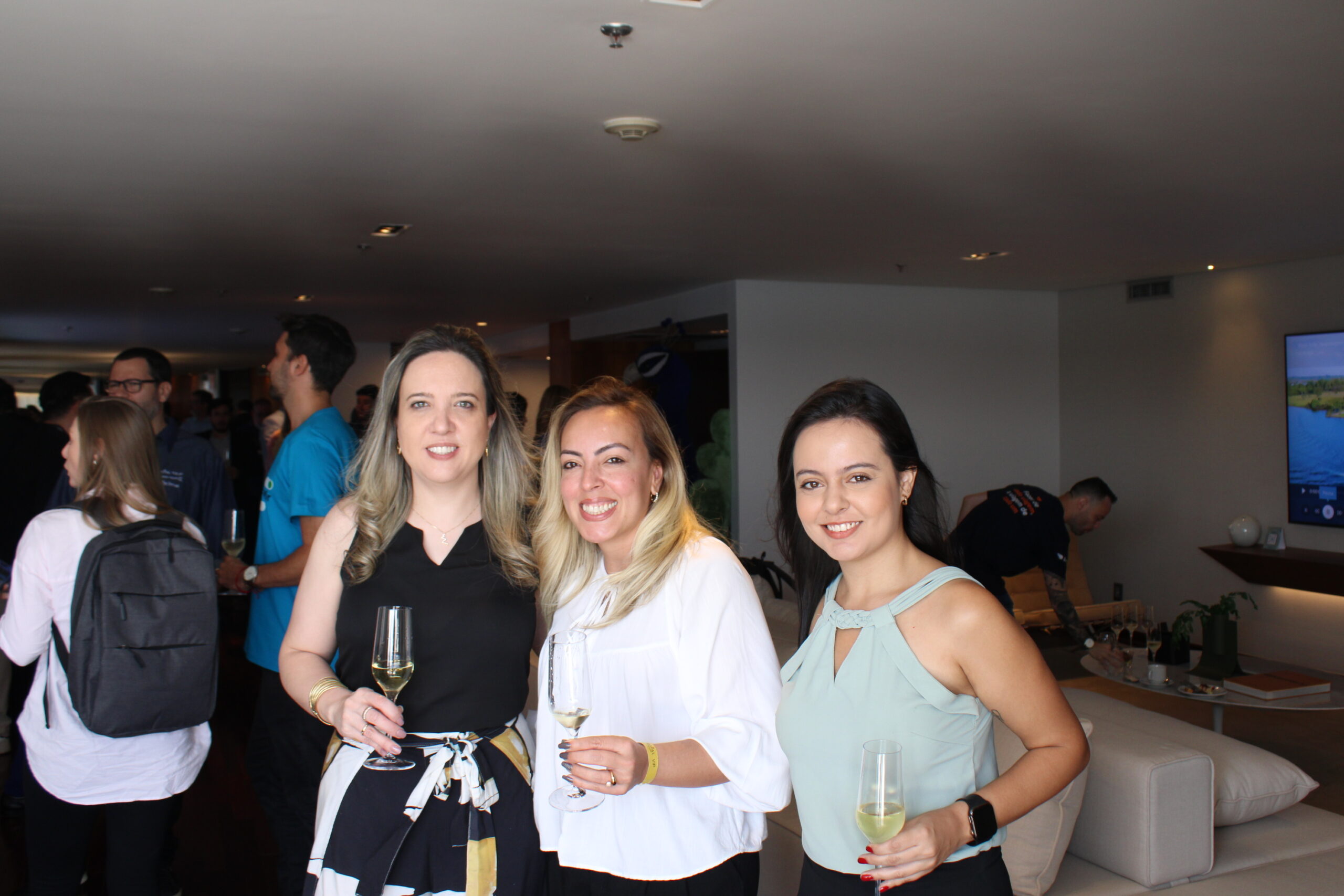 Tatiana Brugognolle e Beatriz Dias, da Avipam e Silvia Fernandes, da Louvre