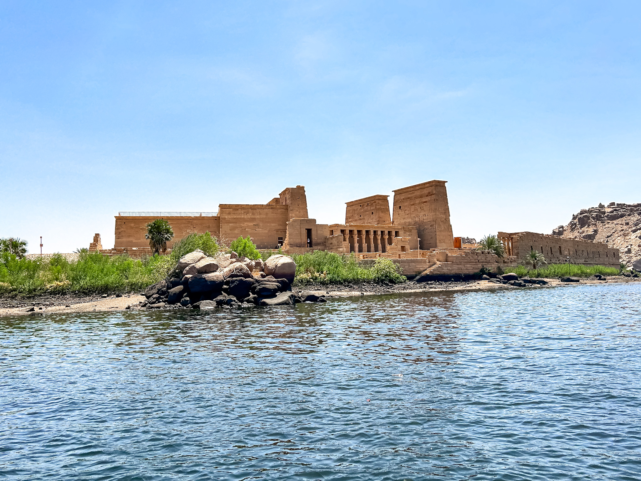 Templo de Philae visto à distância Templo de Philae visto à distância