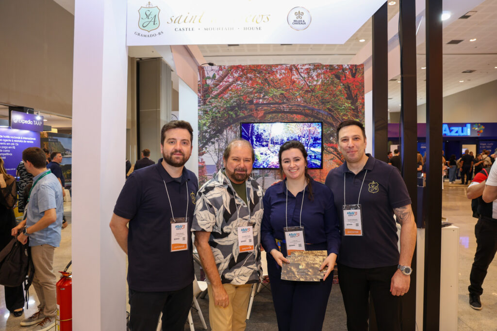 Thiago Goulart, Guilherme Paulus, Julie Luz e Richard Andreazza, do Castelo Saint Andrews