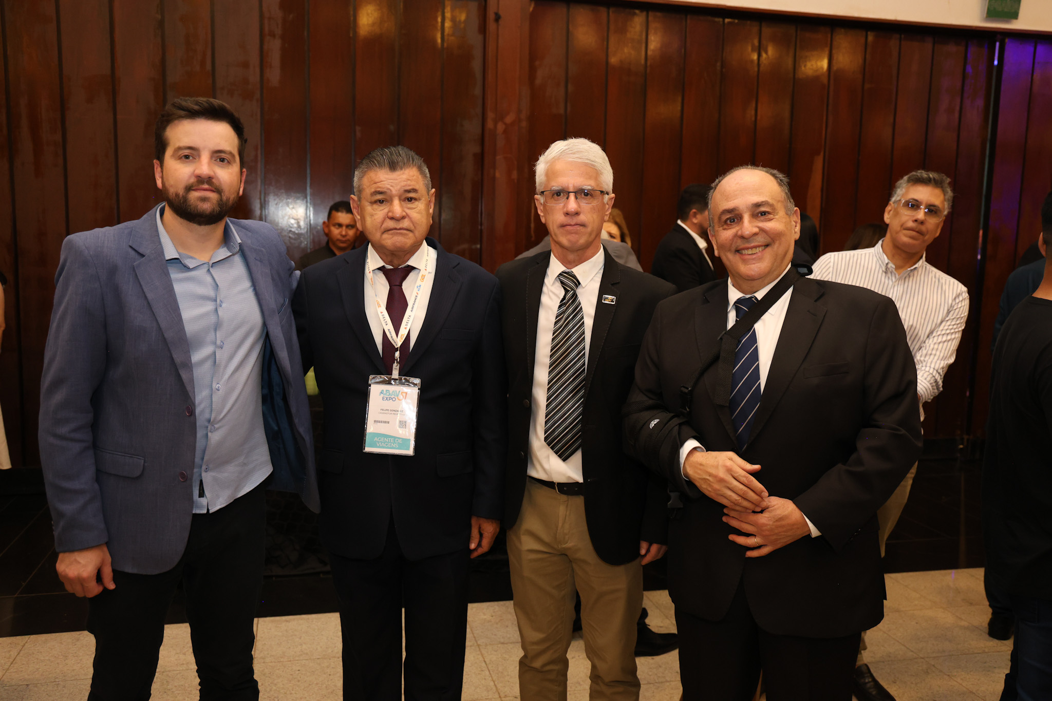 Thiago Goulart, do Castelo Saint Andrews, Felipe Gonzales, João Alceu Rigon Filho, da Abav-PR, e Geraldo Rocha