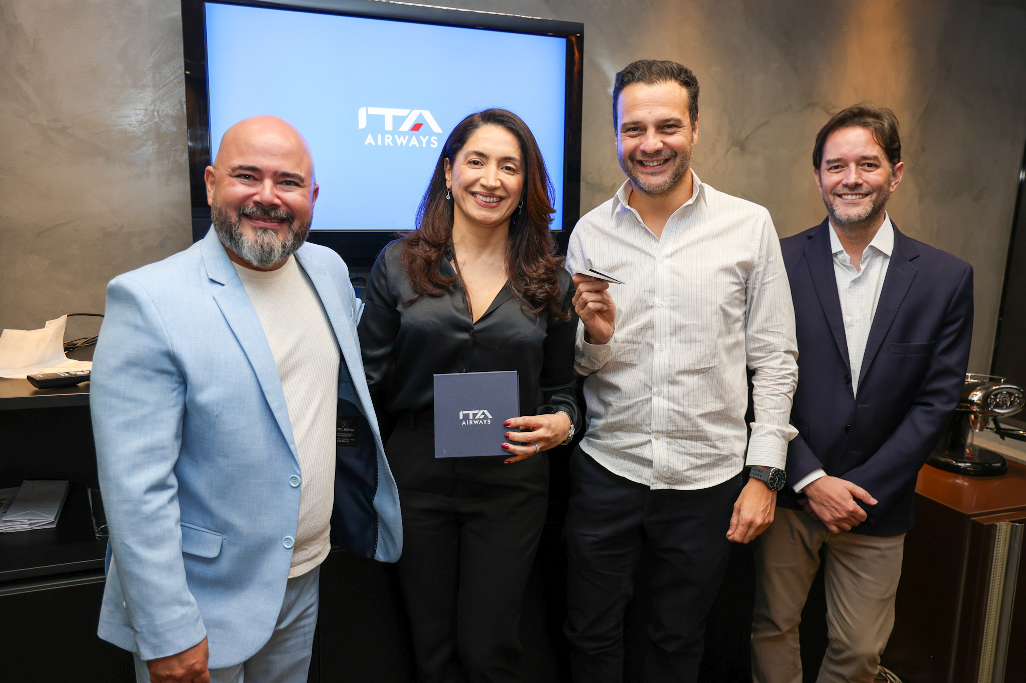 Vanessa Ribeiro e André Sanajoti, da Confiança, entre Murilo Cassino e Diego Vanessa Ribeiro e André Sanajoti, da Confiança, entre Murilo Cassino e Diego