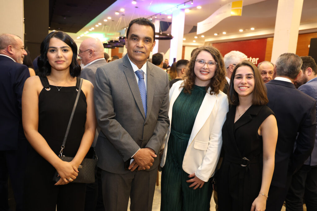 Victoria di Paula, Ruy Alves, secretário de Turismo da cidade de São Paulo, Marcella Pastorelli e Jaqueline Lima, da Secretaria de Turismo da cidade de São Paulo