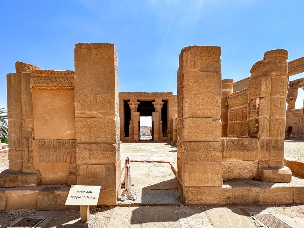 Vista para o Templo de Hathor Vista para o Templo de Hathor