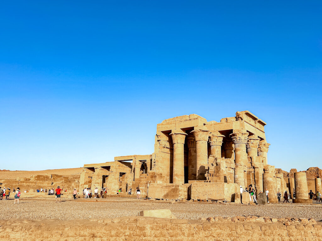 Vista para o templo de Kom Ombo Vista para o templo de Kom Ombo