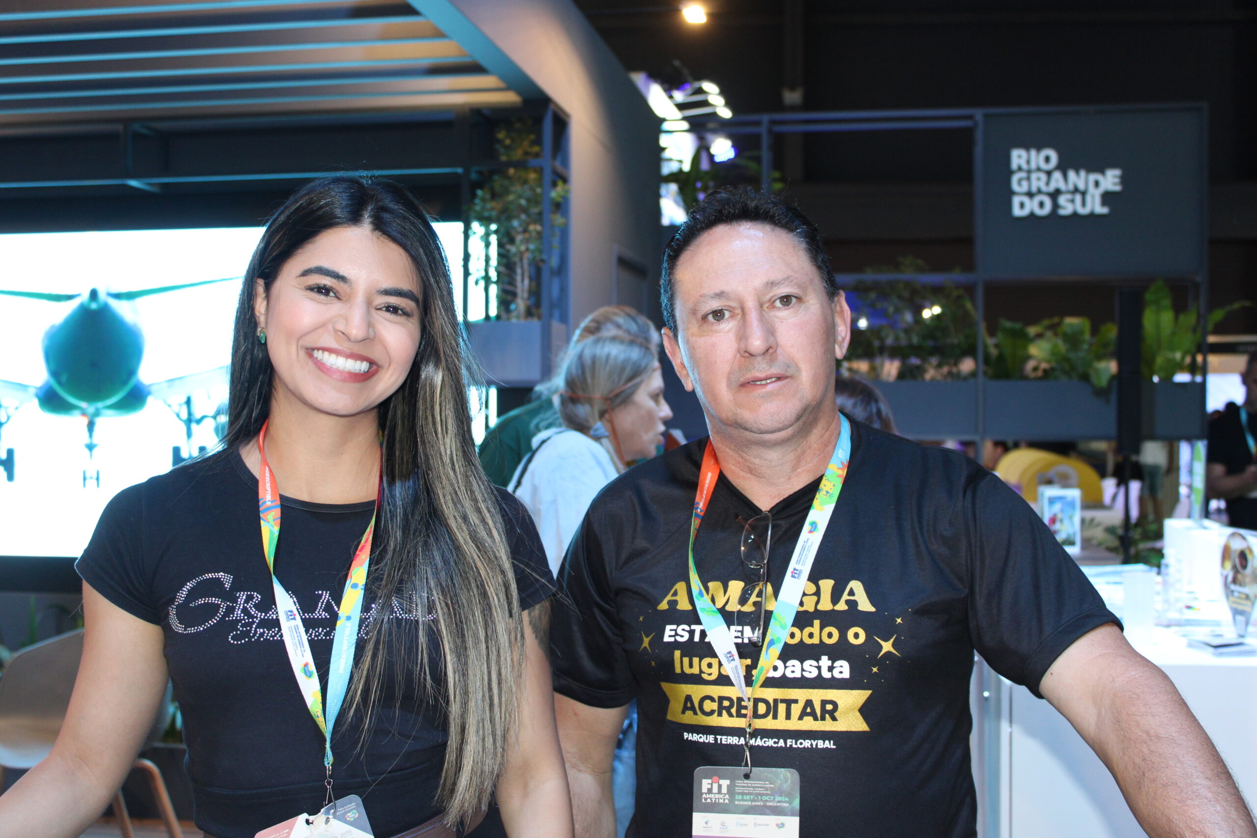 Walquiria Ortiz, da Setur-Gramado, e Alexandre carvalho, do Parque Terra Mágica Florybal