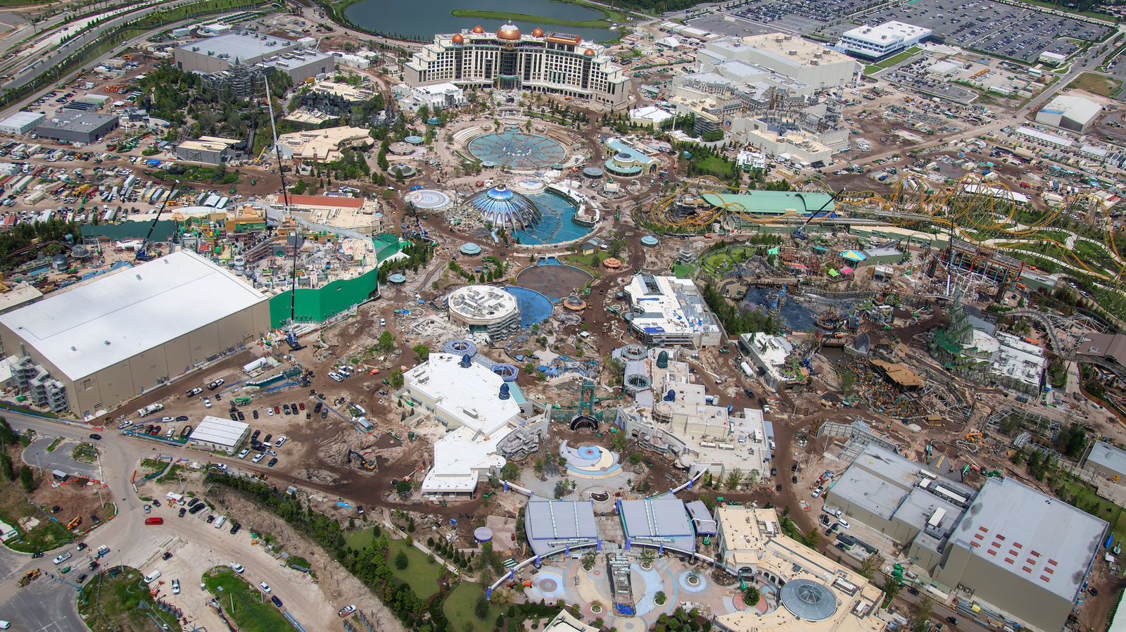 O Helios, hotel de 500 quartos, que ficará situado 'dentro' do parque já está com construção avançada (@bioreconstruct) O Helios, hotel de 500 quartos, que ficará situado 'dentro' do parque já está com construção avançada (@bioreconstruct)