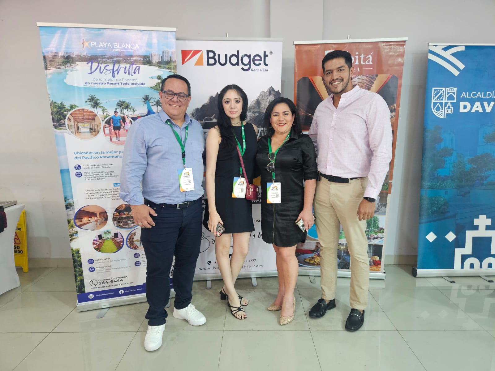 Davis Santos, da Orinter, Claudia Sosa, da J R Luxury, Lourdes Tutiven, da Dream & Travel, e Anderson Gallego, da Turismo Total Davis Santos, da Orinter, Claudia Sosa, da J R Luxury, Lourdes Tutiven, da Dream & Travel, e Anderson Gallego, da Turismo Total