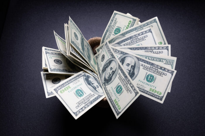 Dólar abre em queda nesta terça-feira (3) após PIB sinalizar Selic mais alta Dólar abre em queda nesta terça-feira (3) após PIB sinalizar Selic mais alta