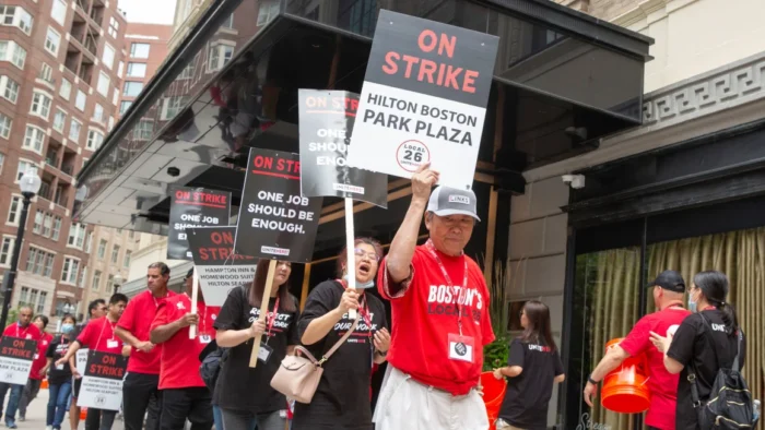 Funcionários das redes Hilton, Hyatt, Marriott e Accor entram em greve nos EUA; veja cidades afetadas 1 ap24245671896955 e1725392983292 Funcionários das redes Hilton, Hyatt, Marriott e Accor entram em greve nos EUA; veja cidades afetadas