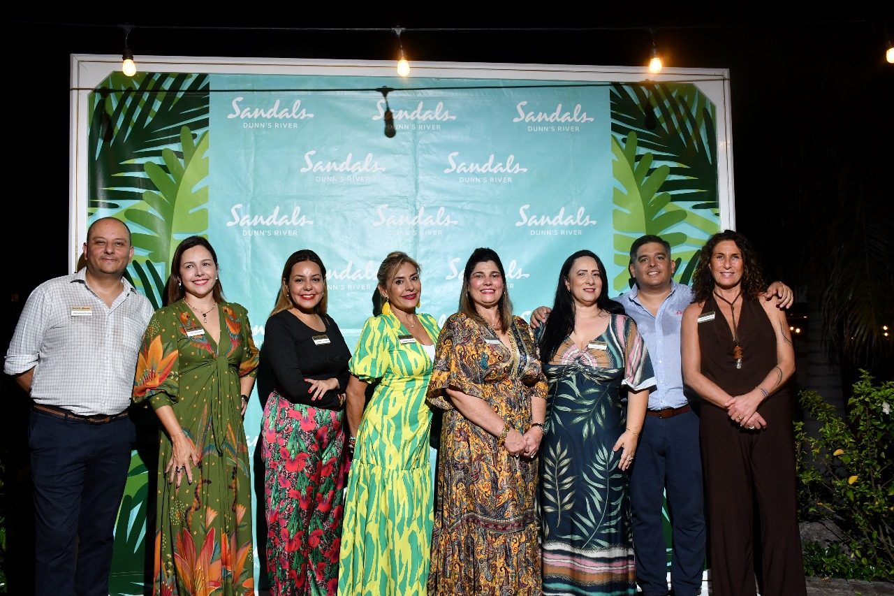 Sandals Resorts recebeu 49 agentes para seu 10º Torneio Anual de Golfe 1 equipe sandals Sandals Resorts recebeu 49 agentes para seu 10º Torneio Anual de Golfe