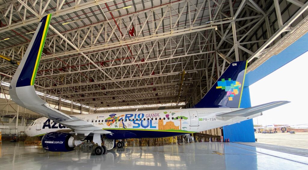 Azul impulsiona retomada do turismo no Rio Grande do Sul, principalmente na alta temporada 1 AERONAVE Azul divulg Pintura especial Rio Grande do Sul 4 Azul impulsiona retomada do turismo no Rio Grande do Sul, principalmente na alta temporada