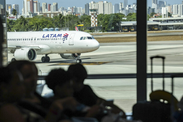 Latam amplia voos domésticos no Brasil a partir de abril com 2 mil novas operações 1 AEROPORTO FORTALEZA AVIAO LATAM Credito ERIC RIBEIROME 4 scaled e1736800635925 Latam amplia voos domésticos no Brasil a partir de abril com 2 mil novas operações