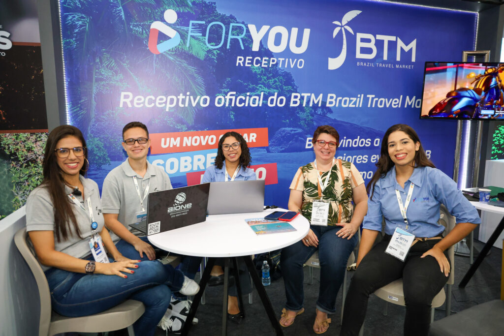 Adryllian Araújo e Lucas Carvalho, da BBC Eventos, com Márcia Morais, Isabel Dantas e Ângela, da For You Receptivos