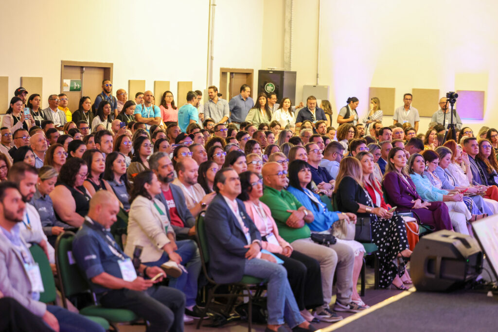 Agentes de viagens e convidados durante abertura do BTM
