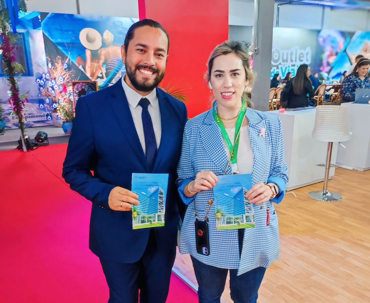 Lagune Barra Hotel investe no mercado latino 1 Alexandre Rodrigues com Mariela Ruibal da MaralTurismo na Fitpar 2024 Lagune Barra Hotel investe no mercado latino