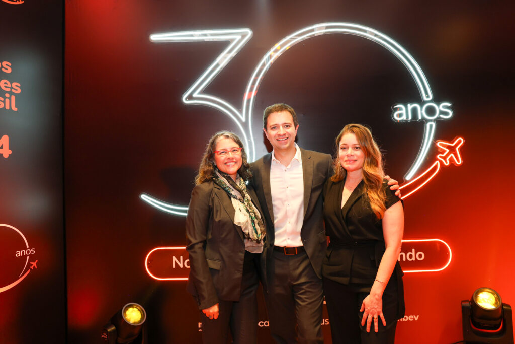 Andréia Piagentini, gerente de Marketing da Gol, Celso Ferrer, CEO da Gol, e Carla Fonseca, CEO da Smiles e Vice-presidente da Gol