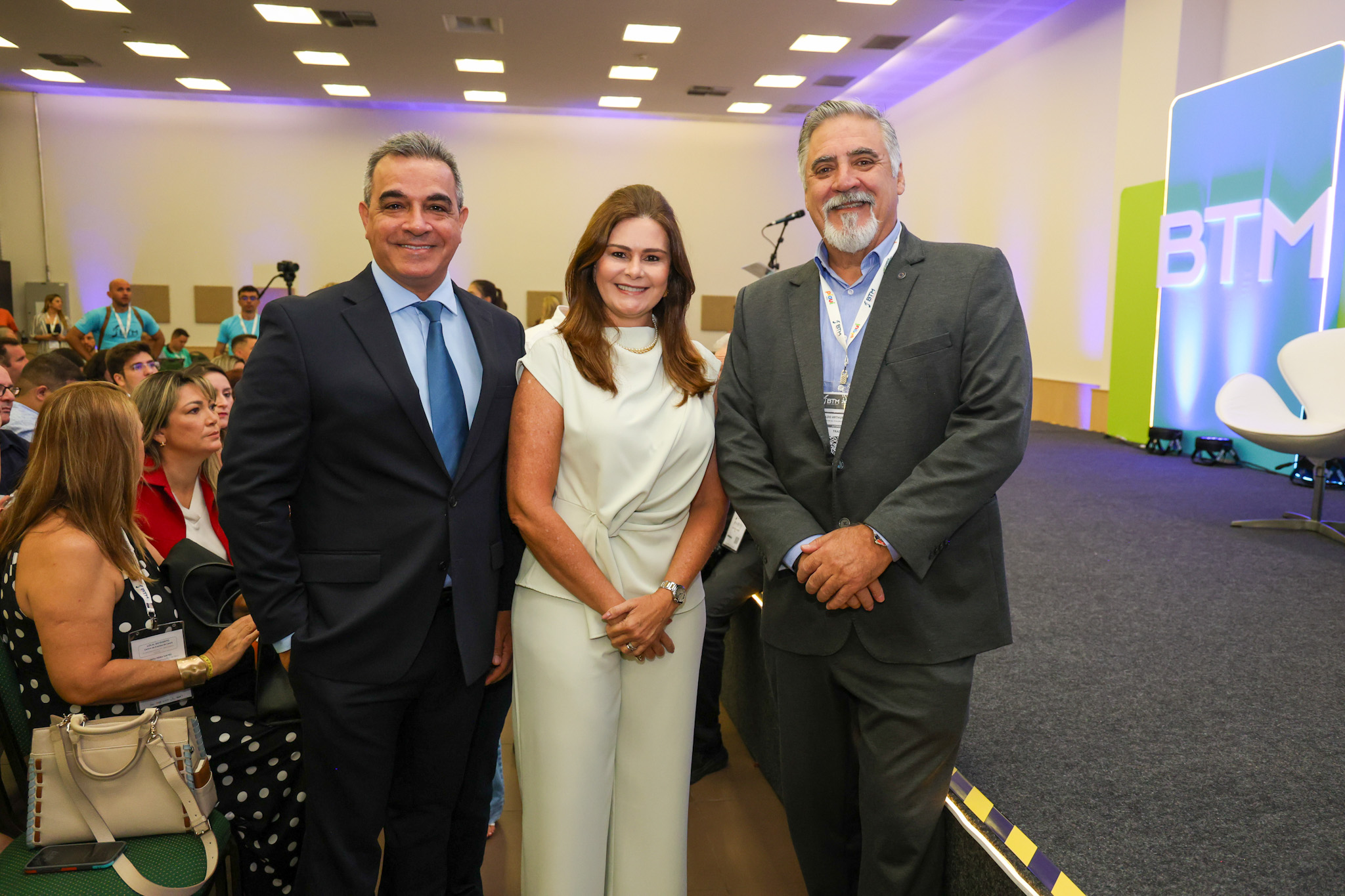 Breno Mesquita, do BTM, Ivana Bezerra, presidente da ABIH-CE, e Aldo Siviero, da Fenactur Breno Mesquita, do BTM, Ivana Bezerra, presidente da ABIH-CE, e Aldo Siviero, da Fenactur