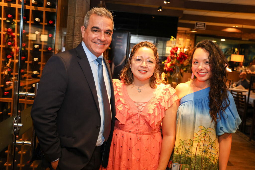 Breno Mesquita, do BTM, com Kimie Nagamatsu e Renata Rodrigues, Viva Japão e kyotandocomakimie