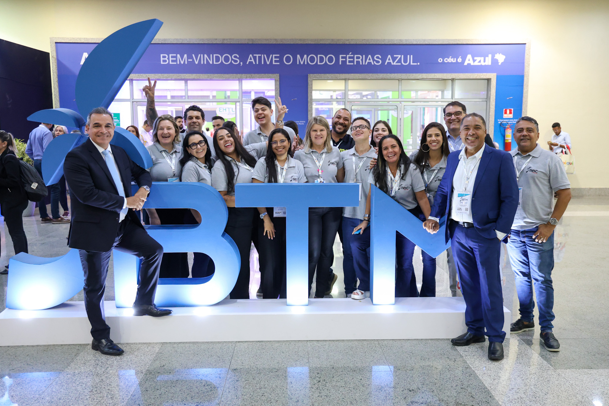 Breno Mesquita e Cláudio Jr., com equipe da BBC Eventos Breno Mesquita e Cláudio Jr., com equipe da BBC Eventos