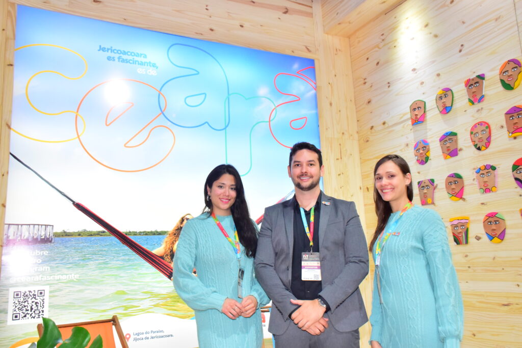 Bruno Brasil, da Setur de Caucaia, entre Lessia Cabral, da Vila Galé e Noelia Heredia, do Ceará