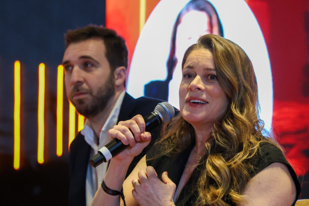 Carla Fonseca, CEO da Smiles e Vice-presidente da Gol, e Juan Mudeh, diretor comercial e aéreas e Universo do Viajante
