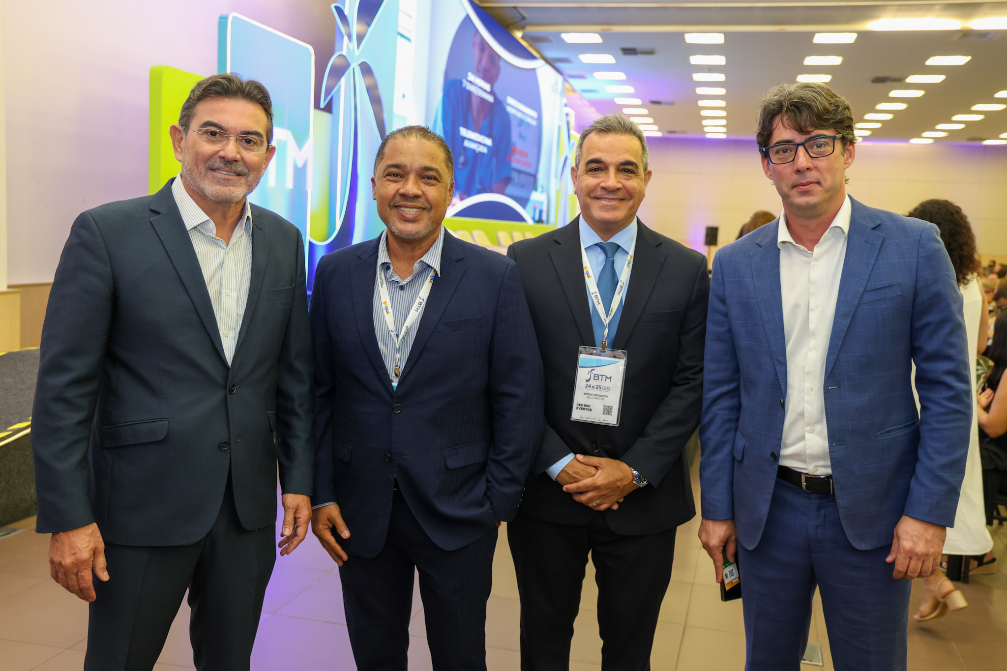 Cláudio Jr. e Breno Mesquita, do BTM, entre Alexandre Pereira, secretário de Turismo de Fortaleza, e Fabrício Amaral, do Fornatur Cláudio Jr. e Breno Mesquita, do BTM, entre Alexandre Pereira, secretário de Turismo de Fortaleza, e Fabrício Amaral, do Fornatur