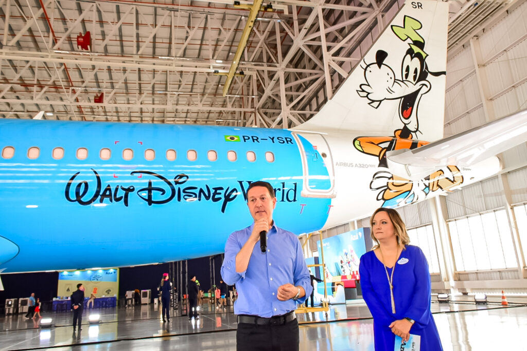 Daniel Bicudo da Azul e Cinthia Douglas, da Disney